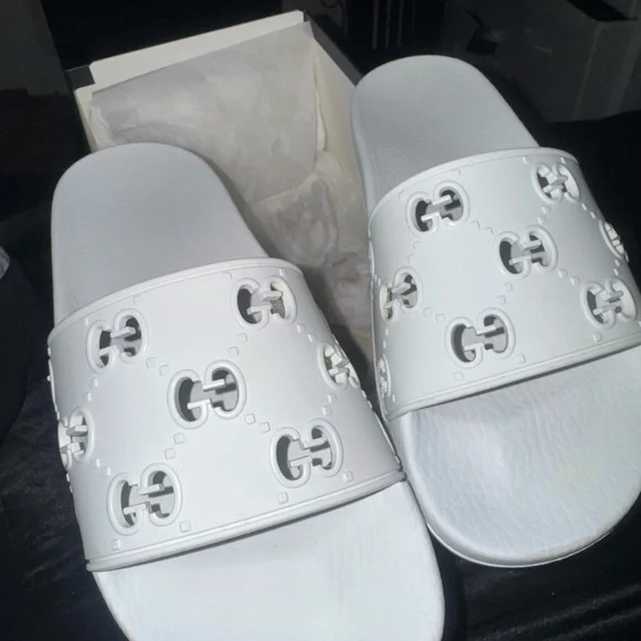 Gucci White Cartoon Print Sandals Rubber GG - Picture 1 of 6